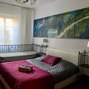 Beautiful And Charming In The Heart Of The Old Town Apartment